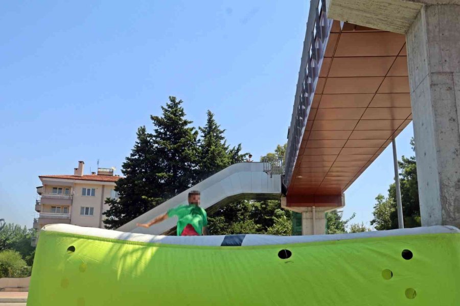 Kırık Bacakla Üst Geçitten Brandaya Atladı, Yanına Gelen Polise ‘kusura Bakma’ Dedi