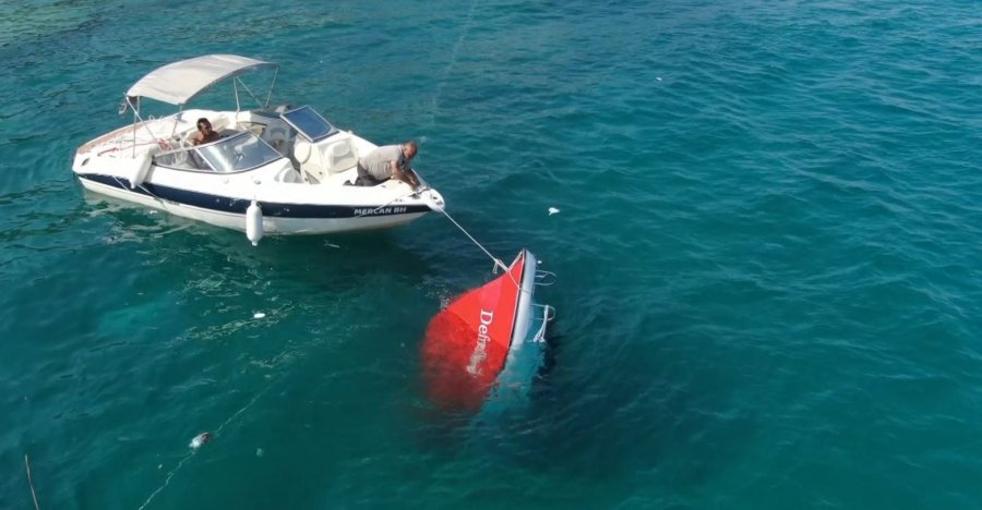 Tatilcilerin Batan Tekne Merakı, Cankurtaranı Canından Bezdirdi