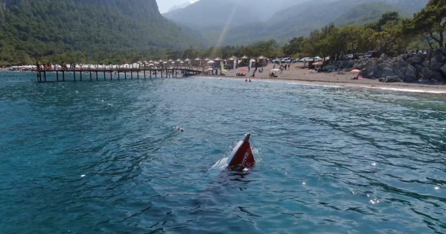 Tatilcilerin Batan Tekne Merakı, Cankurtaranı Canından Bezdirdi