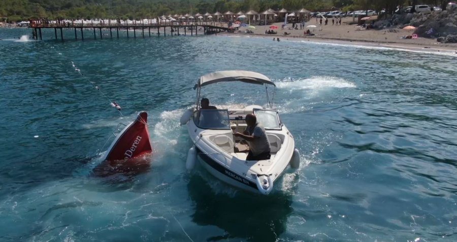 Tatilcilerin Batan Tekne Merakı, Cankurtaranı Canından Bezdirdi