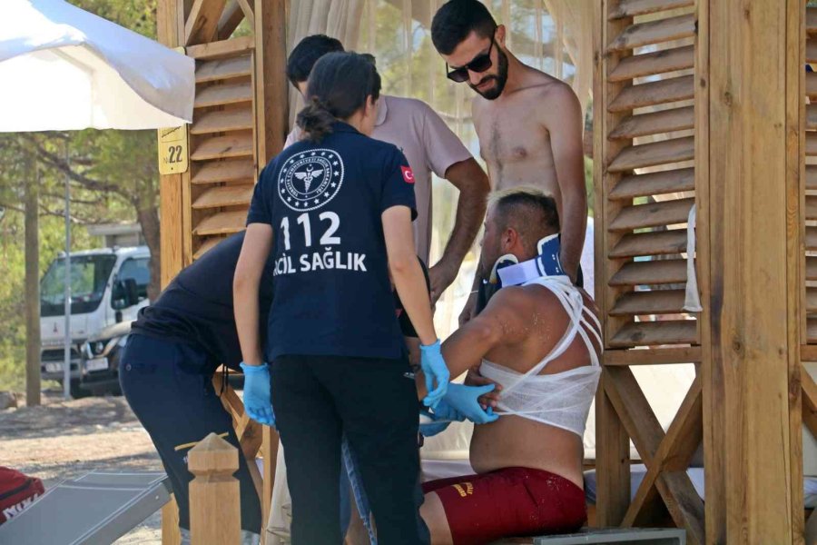 Tatilcilerin Batan Tekne Merakı, Cankurtaranı Canından Bezdirdi