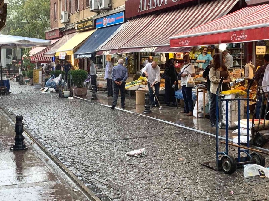 Eskişehir’de Şiddetli Yağış Hayatı Felç Etti