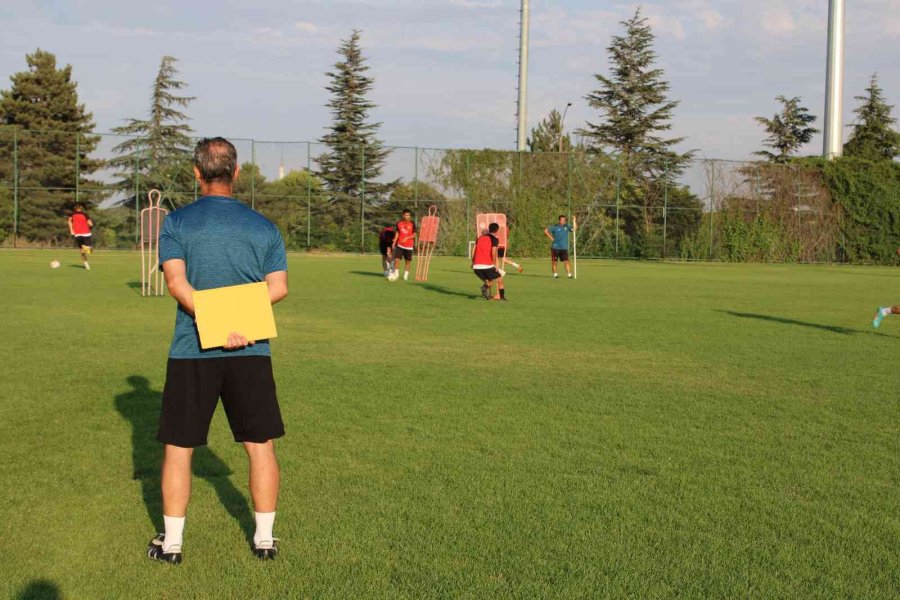 Eskişehirspor Yeni Sezonda Da Genç Futbolcular İle Mücadele Edecek
