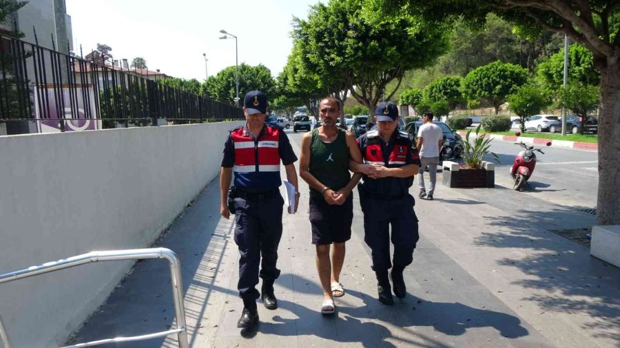 Marketlere Dadanan Kaşar Hırsızı Kamerada