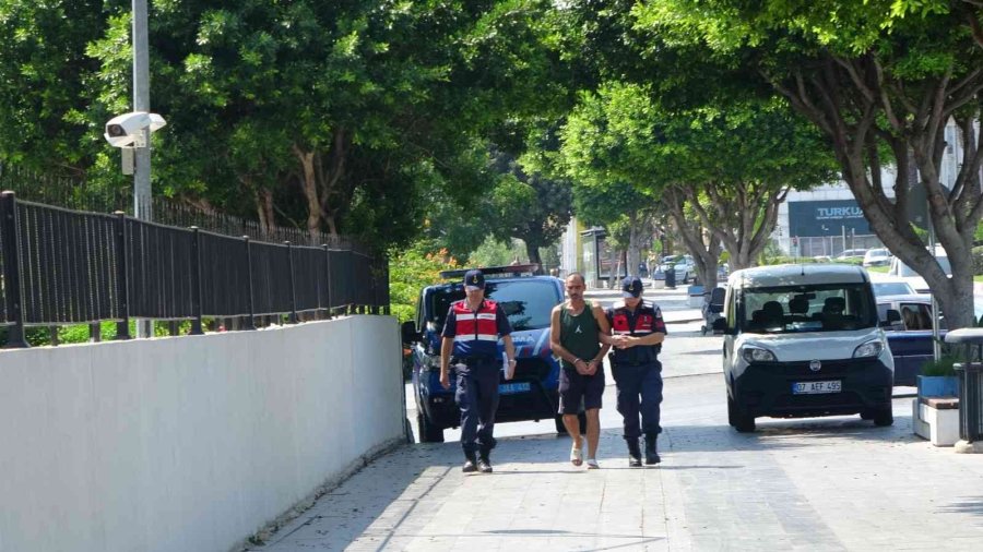 Marketlere Dadanan Kaşar Hırsızı Kamerada