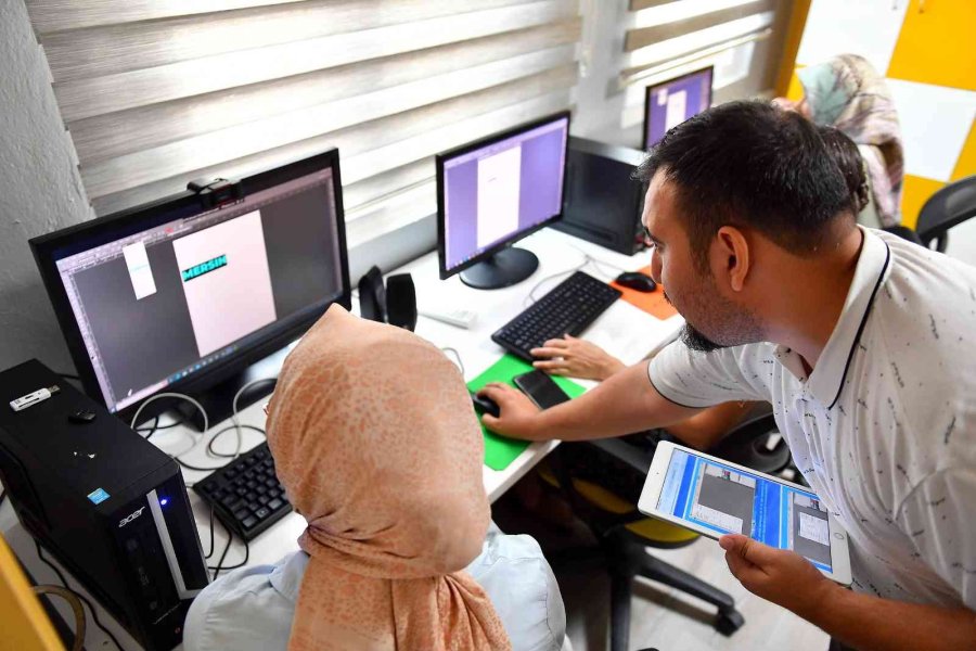Kadın Ve Çocuk Bilim, Teknoloji Atölyesinde ’photoshop’ Eğitimi Başladı