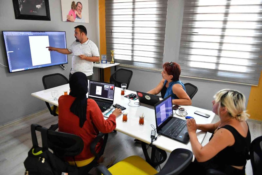 Kadın Ve Çocuk Bilim, Teknoloji Atölyesinde ’photoshop’ Eğitimi Başladı