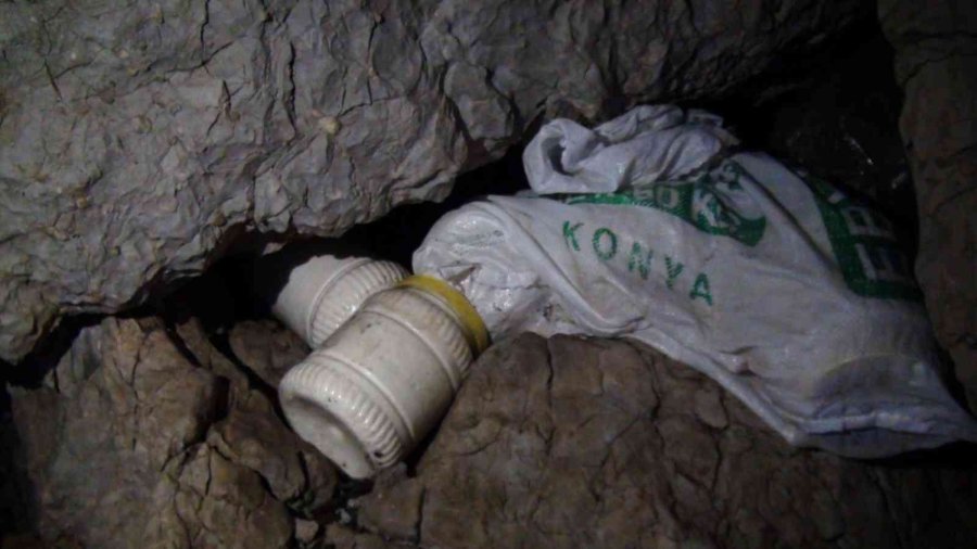 Antalya’nın Toros Dağları’ndaki Kar Obruğu Buzdolabı Gibi Kullanılıyor