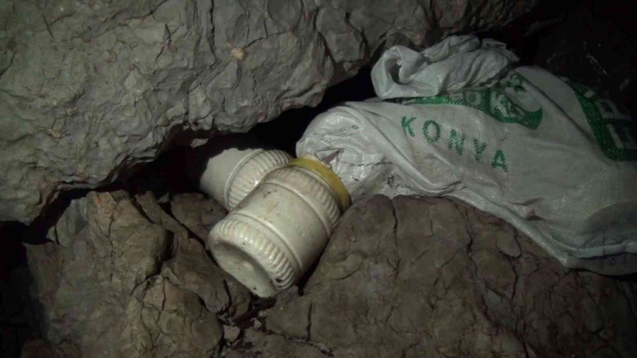 Antalya’nın Toros Dağları’ndaki Kar Obruğu Buzdolabı Gibi Kullanılıyor