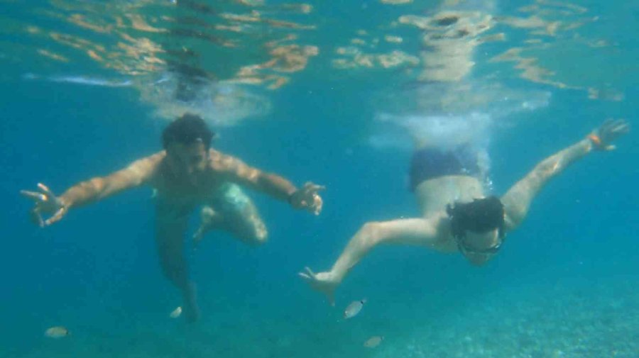 Gençlerin Otobüs Bileti Parasına Antalya’daki 5 Yıldızlı Tatili, Turistleri Kıskandırıyor