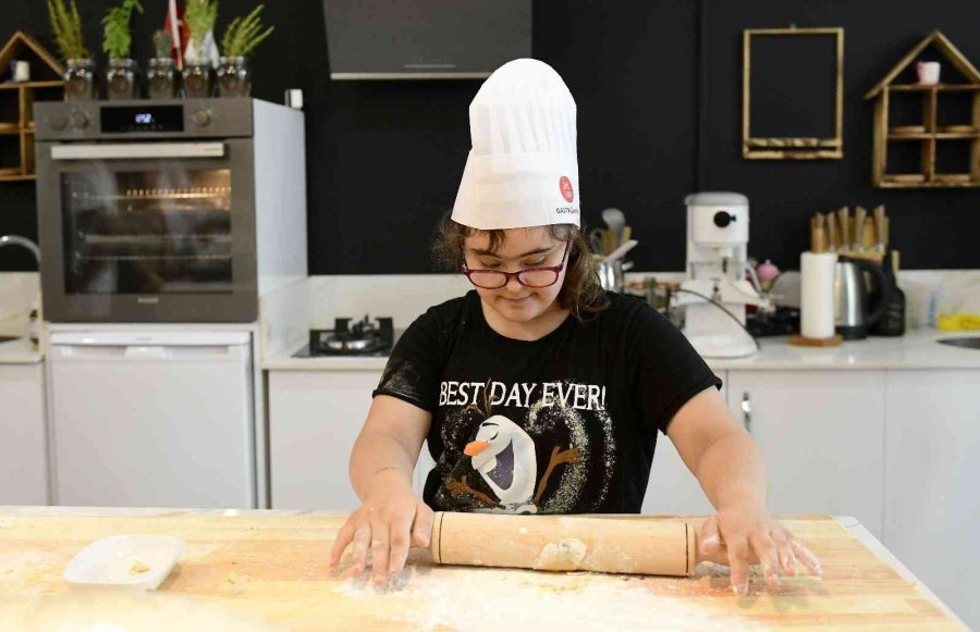 Özel Çocuklar Pasta Ve Pizza Yaptı