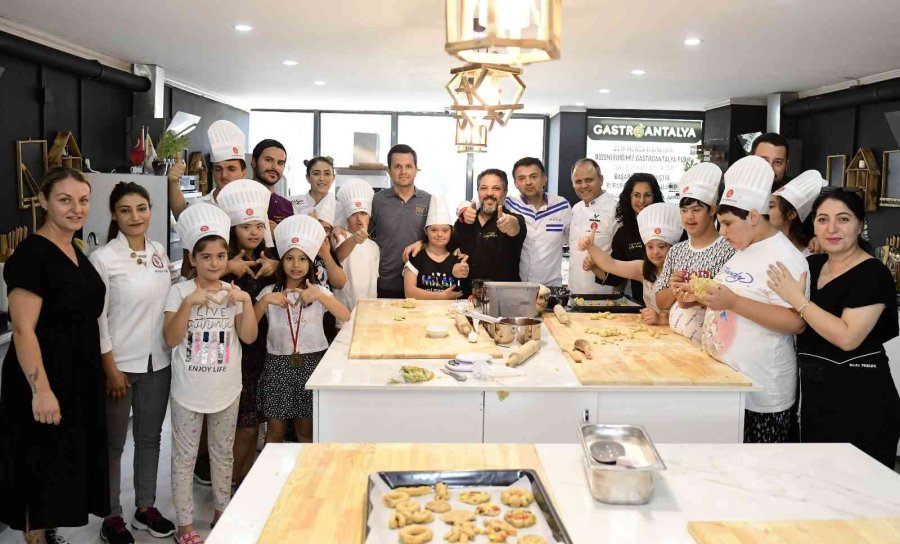 Özel Çocuklar Pasta Ve Pizza Yaptı