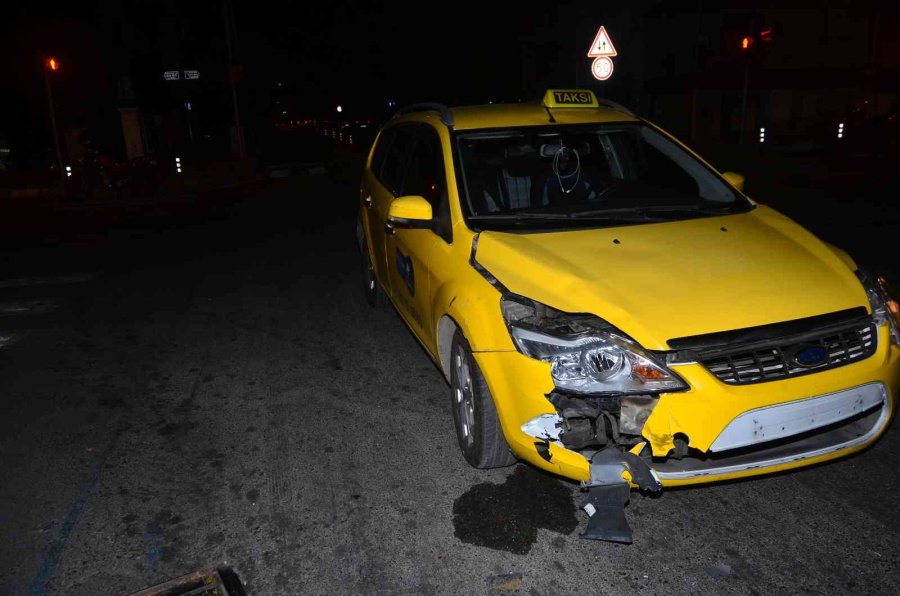 Otomobil İle Motosiklet Çarpıştı: 1’i Ağır 2 Yaralı