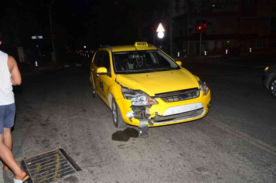 Otomobil İle Motosiklet Çarpıştı: 1’i Ağır 2 Yaralı