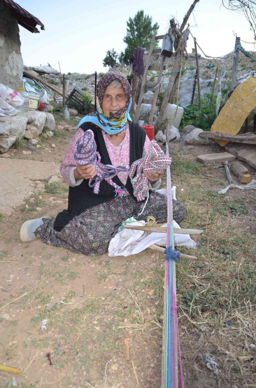 Antalya’da Yörükler Kolan Dokuma Ve Kirmen Eğirme Kültürünü Yaşatıyor