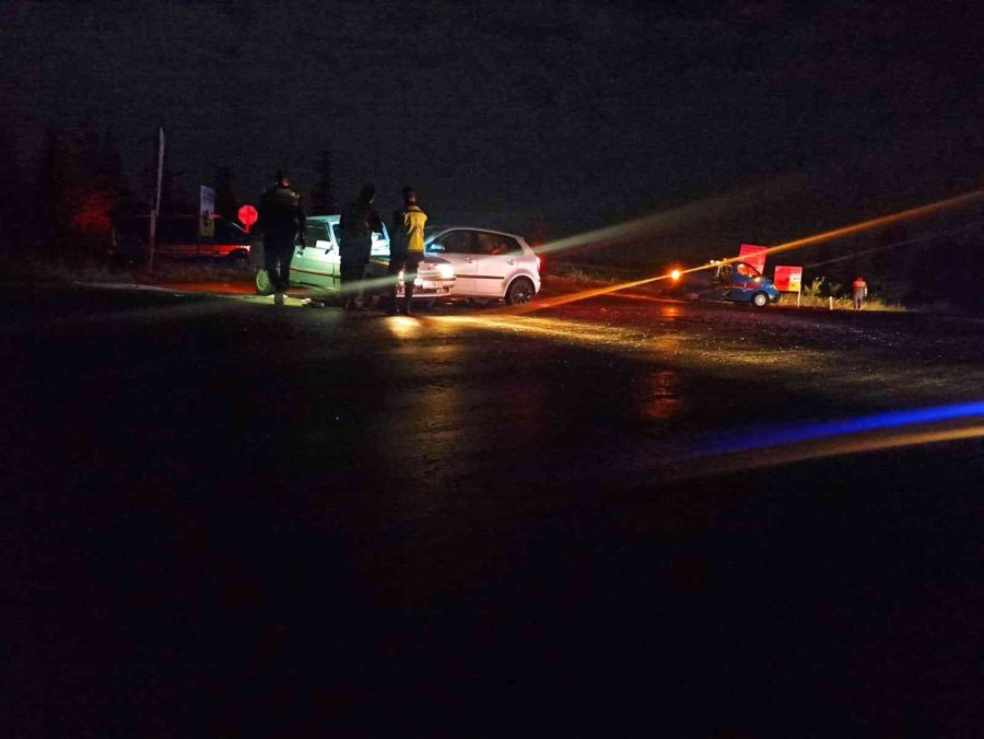 Alkollü Sürücülerin Kazasında 2’si Ağır 4 Kişi Yaralandı