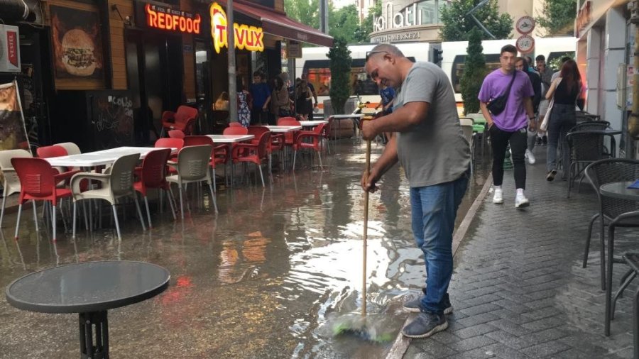 Eskişehir’de Sağanak Yağış Ve Dolu Hayatı Felç Etti