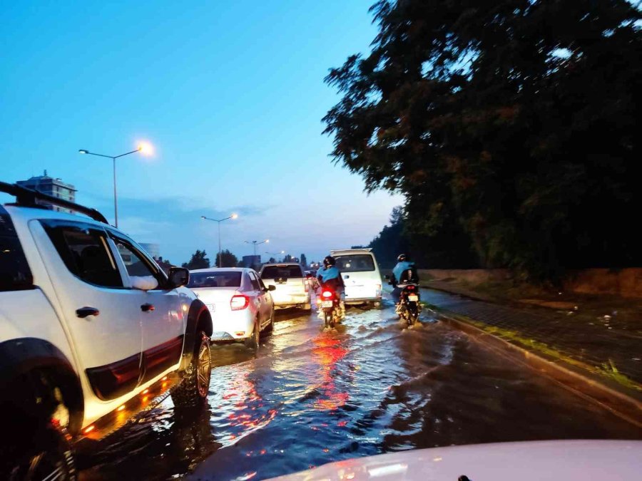 Eskişehir’de Sağanak Yağış Ve Dolu Hayatı Felç Etti