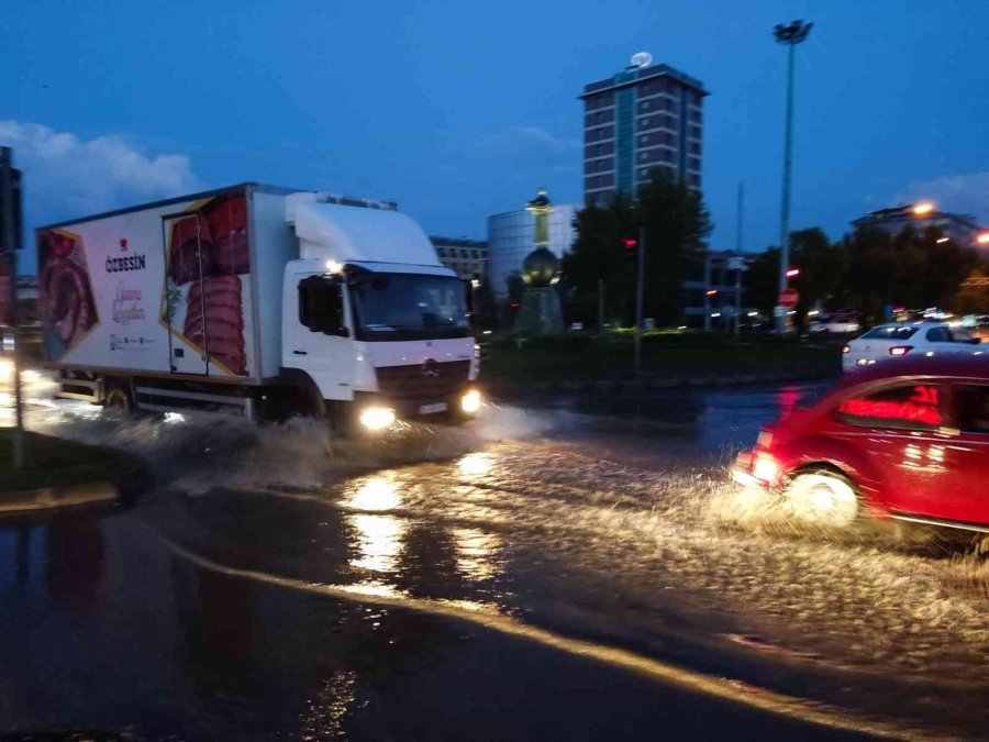 Eskişehir’de Sağanak Yağış Ve Dolu Hayatı Felç Etti