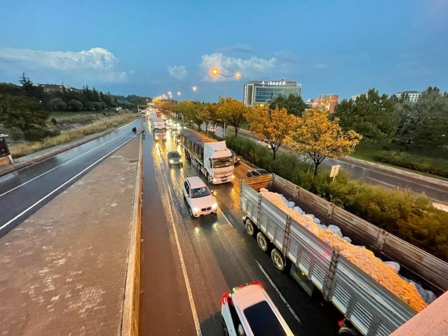 Eskişehir’de Sağanak Yağış Ve Dolu Hayatı Felç Etti