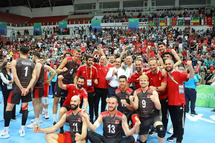 Bakan Kasapoğlu Ve Başkan Altay, Voleybol Milli Takımı’nın Sevincine Ortak Oldu
