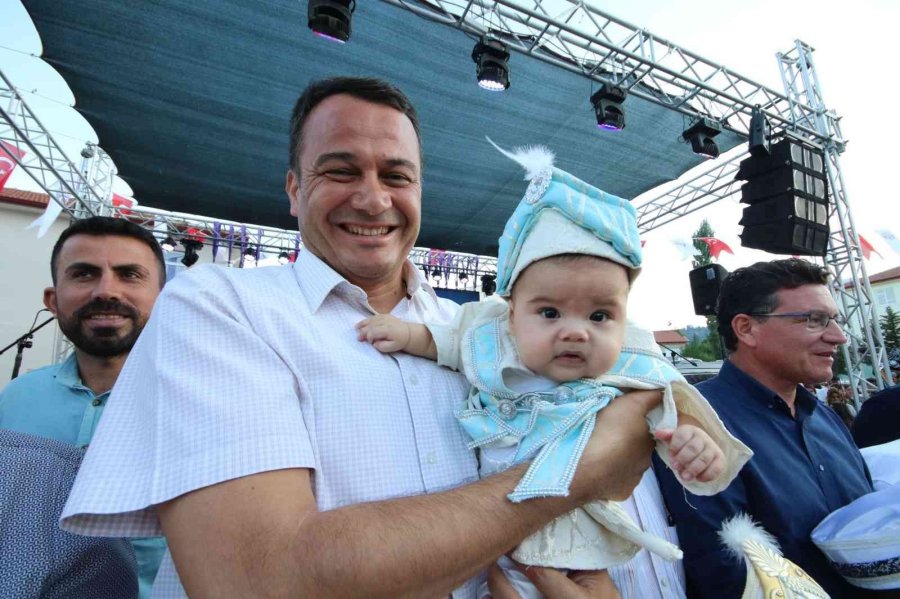 Kaş Belediyesi 230 Çocuğu Sünnet Ettirdi