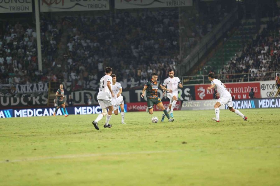 Spor Toto Süper Lig: Corendon Alanyaspor: 0 - Beşiktaş: 3 (maç Devam Ediyor)