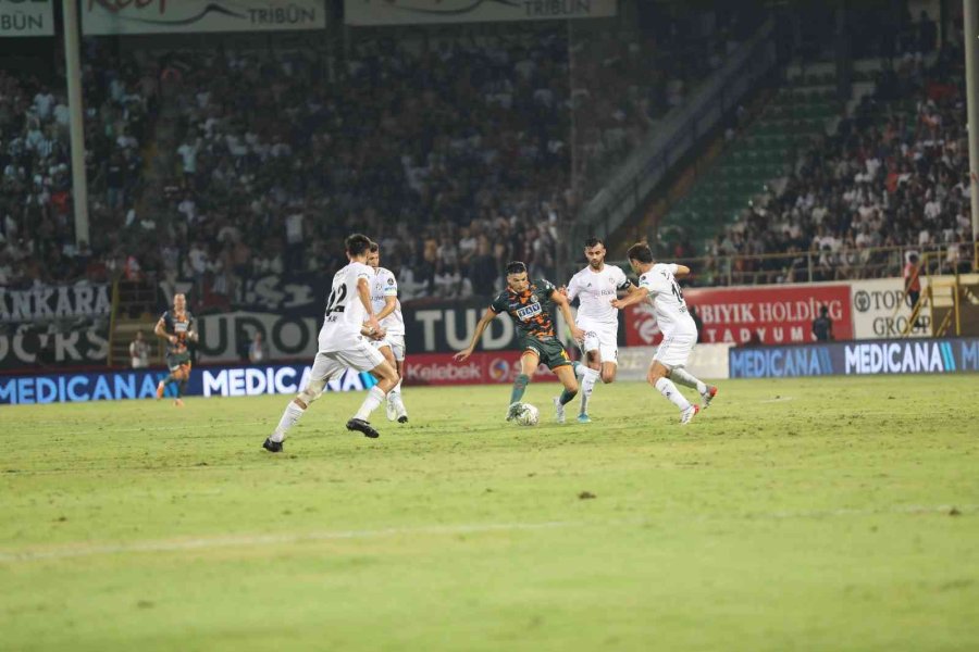 Spor Toto Süper Lig: Corendon Alanyaspor: 0 - Beşiktaş: 3 (maç Devam Ediyor)