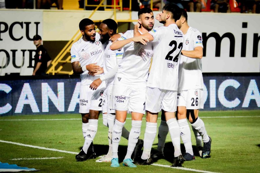 Spor Toto Süper Lig: Corendon Alanyaspor: 1 - Beşiktaş: 3 (ilk Yarı)