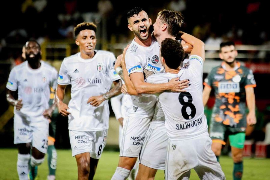 Spor Toto Süper Lig: Corendon Alanyaspor: 1 - Beşiktaş: 3 (ilk Yarı)