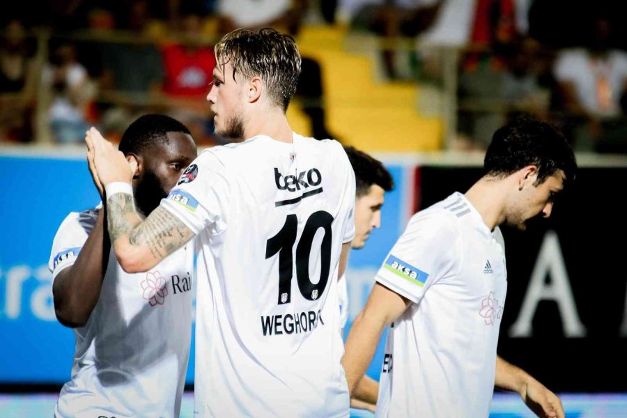 Spor Toto Süper Lig: Corendon Alanyaspor: 1 - Beşiktaş: 3 (ilk Yarı)