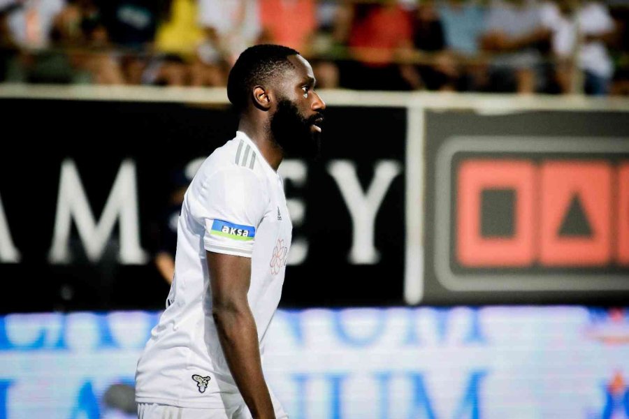 Spor Toto Süper Lig: Corendon Alanyaspor: 1 - Beşiktaş: 3 (ilk Yarı)