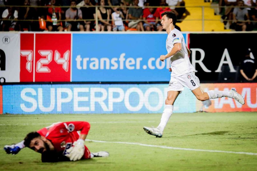 Spor Toto Süper Lig: Corendon Alanyaspor: 1 - Beşiktaş: 3 (ilk Yarı)