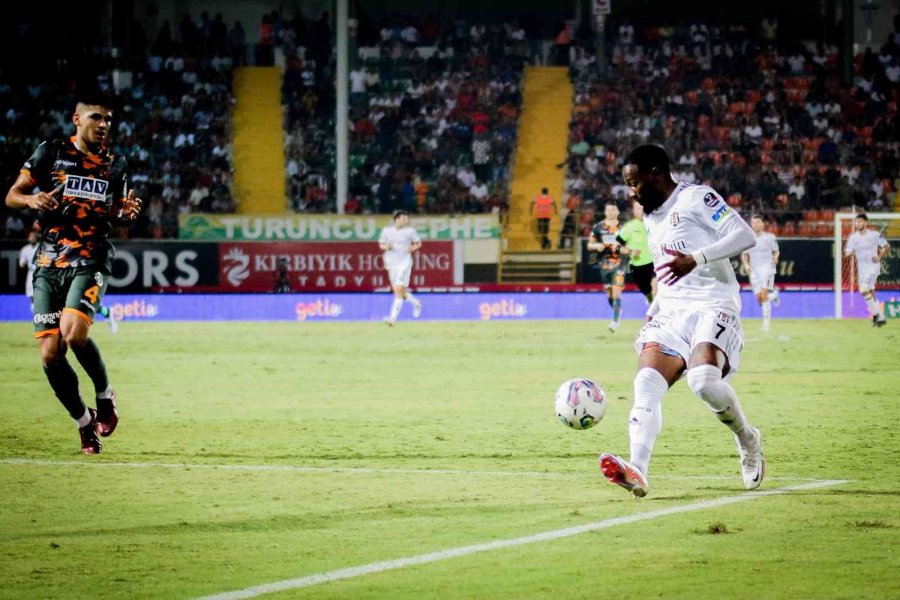 Spor Toto Süper Lig: Corendon Alanyaspor: 1 - Beşiktaş: 3 (ilk Yarı)