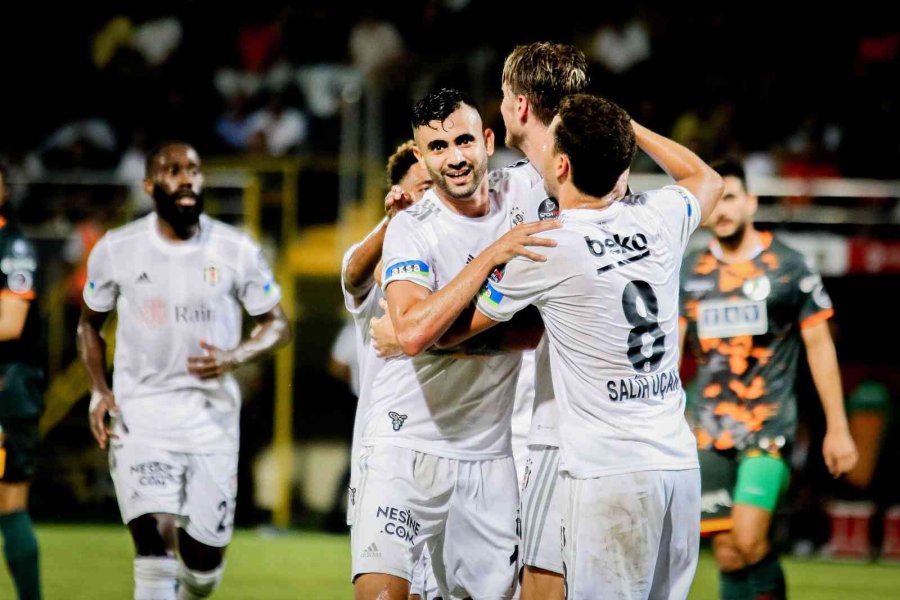 Spor Toto Süper Lig: Corendon Alanyaspor: 1 - Beşiktaş: 3 (ilk Yarı)