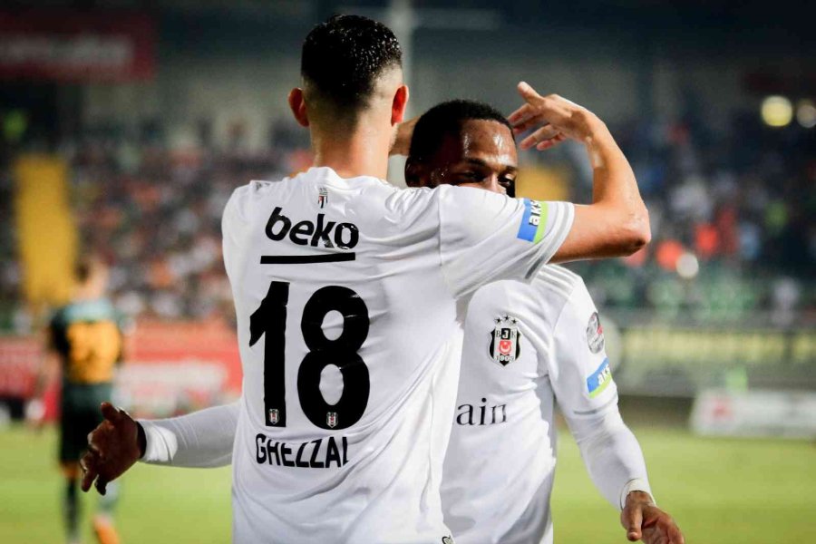 Spor Toto Süper Lig: Corendon Alanyaspor: 1 - Beşiktaş: 3 (ilk Yarı)