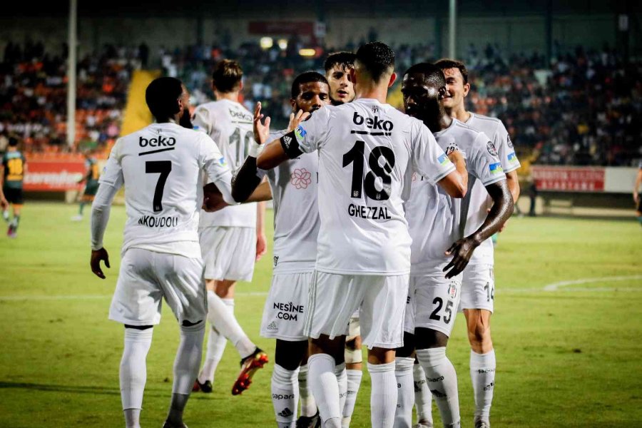 Spor Toto Süper Lig: Corendon Alanyaspor: 1 - Beşiktaş: 3 (ilk Yarı)
