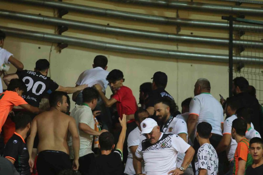 Spor Toto Süper Lig: Corendon Alanyaspor: 1 - Beşiktaş: 3 (ilk Yarı)