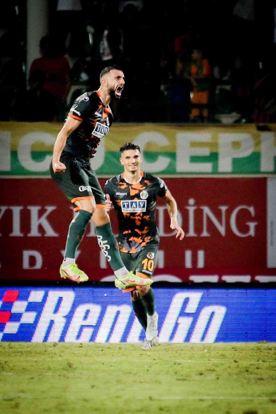 Spor Toto Süper Lig: Corendon Alanyaspor: 1 - Beşiktaş: 3 (ilk Yarı)