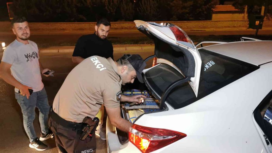 Araçlar Didik Didik Arandı, Sürücü Ve Yolcular Sorgulandı