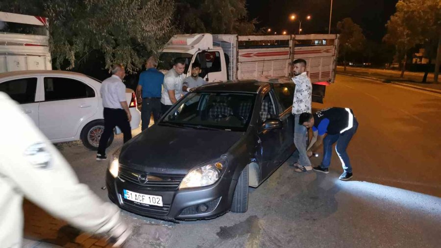 Araçlar Didik Didik Arandı, Sürücü Ve Yolcular Sorgulandı