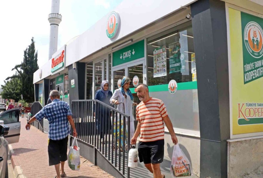 Poşetleri Doldurup Çıktılar, Cumhurbaşkanı Erdoğan’a Teşekkür Ettiler