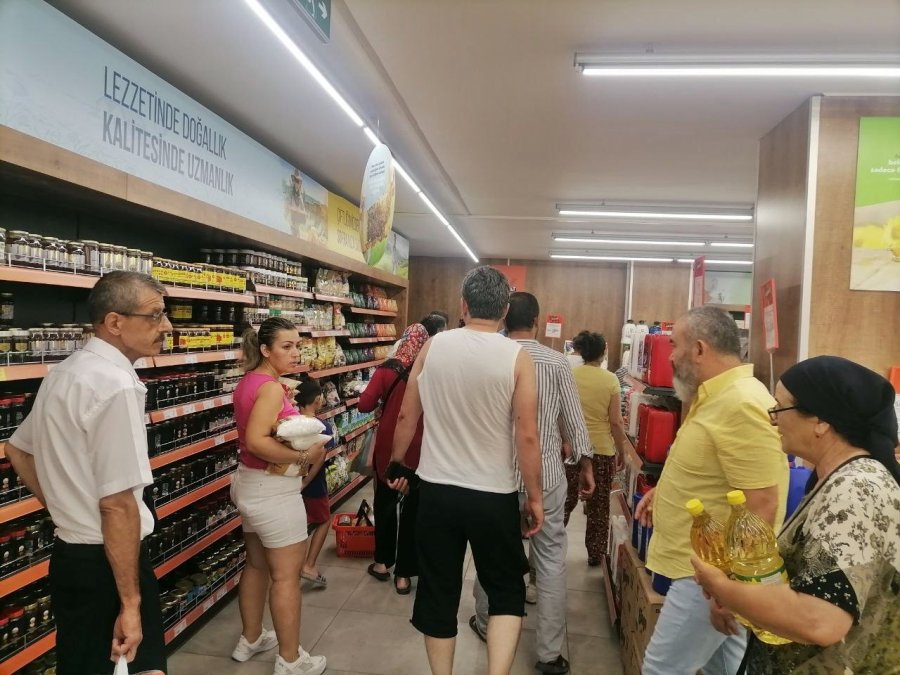 Poşetleri Doldurup Çıktılar, Cumhurbaşkanı Erdoğan’a Teşekkür Ettiler