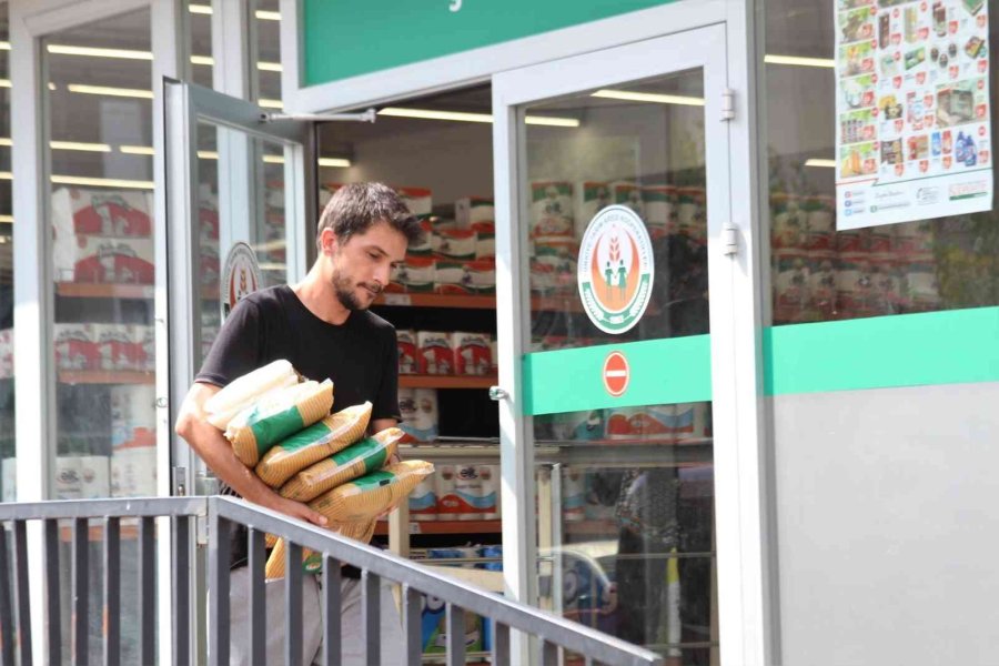 Poşetleri Doldurup Çıktılar, Cumhurbaşkanı Erdoğan’a Teşekkür Ettiler