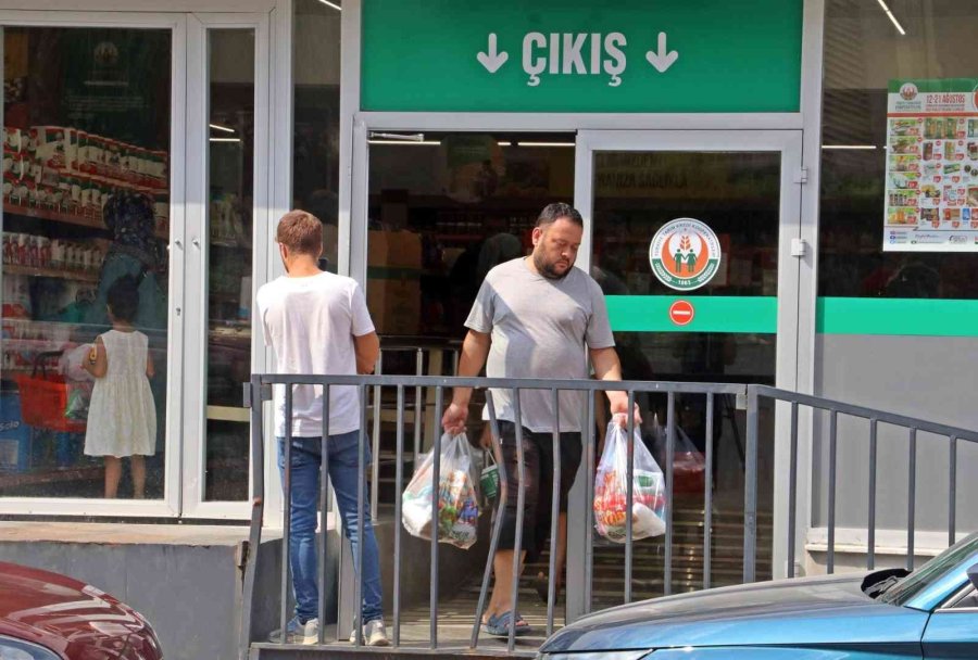 Poşetleri Doldurup Çıktılar, Cumhurbaşkanı Erdoğan’a Teşekkür Ettiler