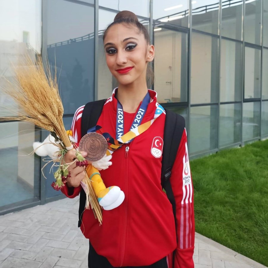 Antalyasporlu Cimnastikçiler Sahneye Çıktı