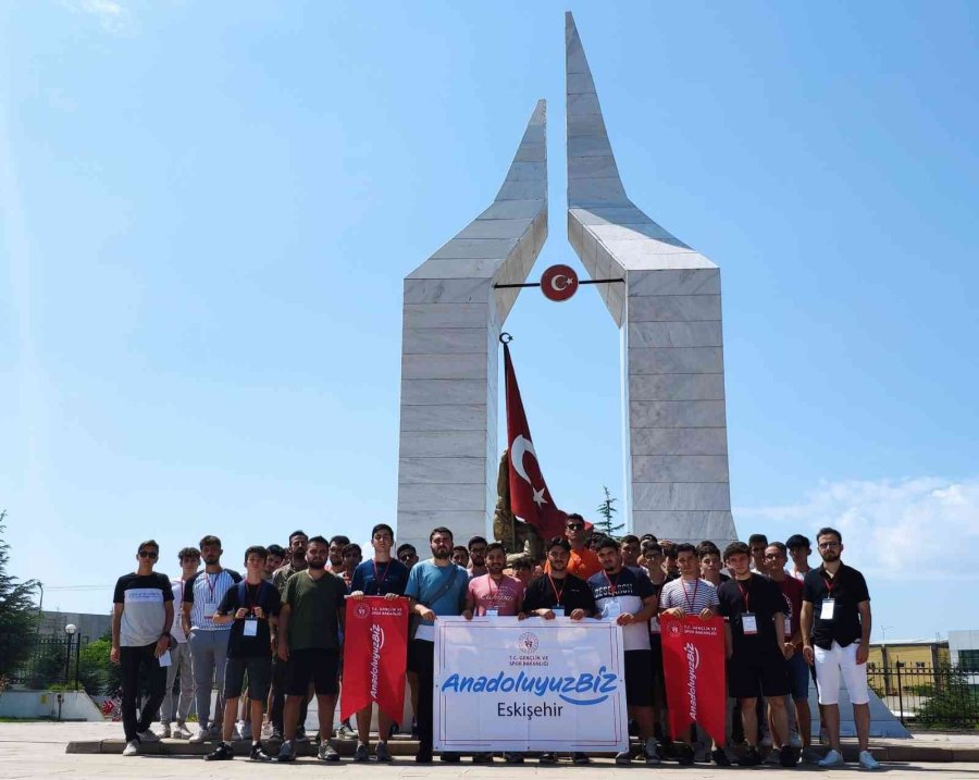 “anadoluyuz Biz” Projesi İle Sinoplu Gençler Eskişehir’i Gezdi