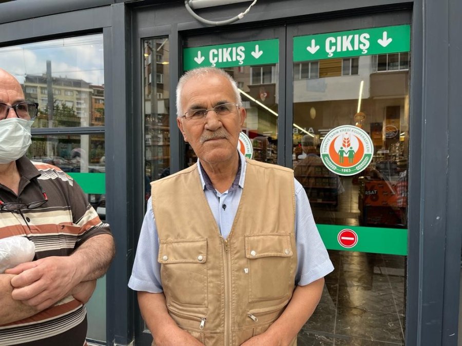Tarım Kredi Kooperatif Marketi Önünde İndirim Yoğunluğu