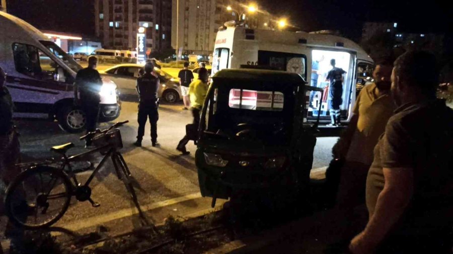 Otomobille Triportör Çarpıştı: 2 Yaralı