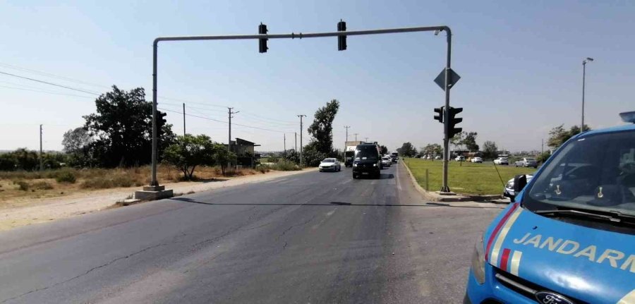 Küçük Çocuk Kazada Yaralanan Annesini Biran Olsun Bırakmadı